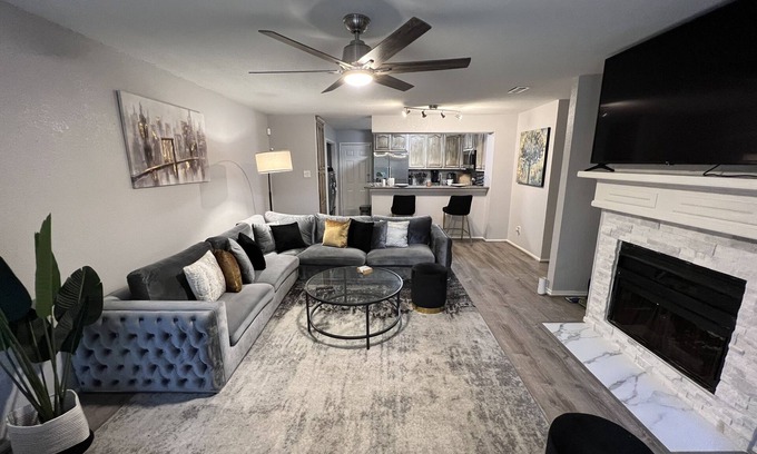 Astrodome Condominio | Lovely 2-Bedroom Condo w/garage, pool & tennis court