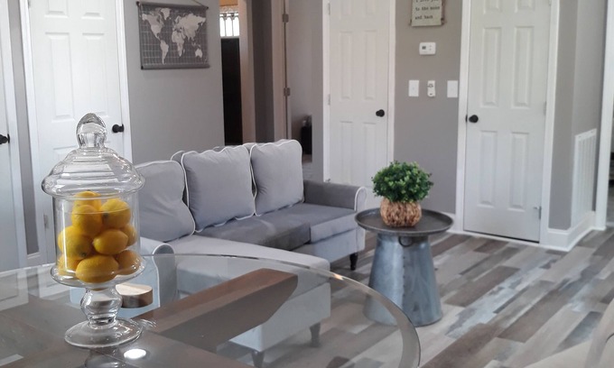 Dandridge Casa | Lovely 2 BEDROOM Historic loft close to Gatlinburg, Seiverville & Pigeon Forge