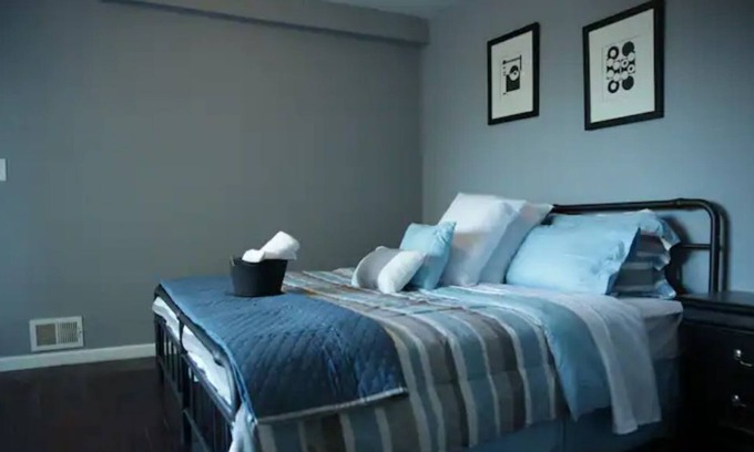 Detroit Apartamento | Lovely 2-bedroom loft with hot tub
