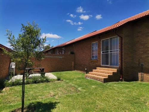 The Reeds Apartamento | Lovely 2 Bedroom Townhouse with private garden