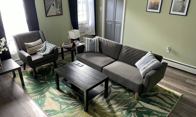Dunkirk Apartamento | Lovely 2 bedroom upper, close to Lake Erie beaches