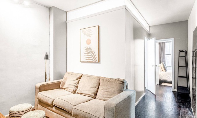 Garment District Apartamento | Lovely 2BR/1BR Apt at the Heart of NYC!
