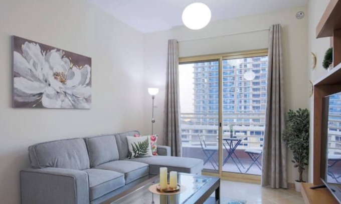 Dubai Media City Apartamento | Lovely 2BR Apartment in JLT