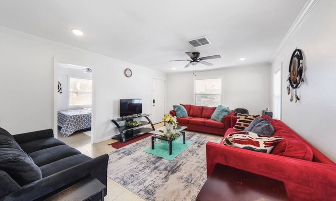 Houston Casa | Lovely 3/1-Bedroom vacation home