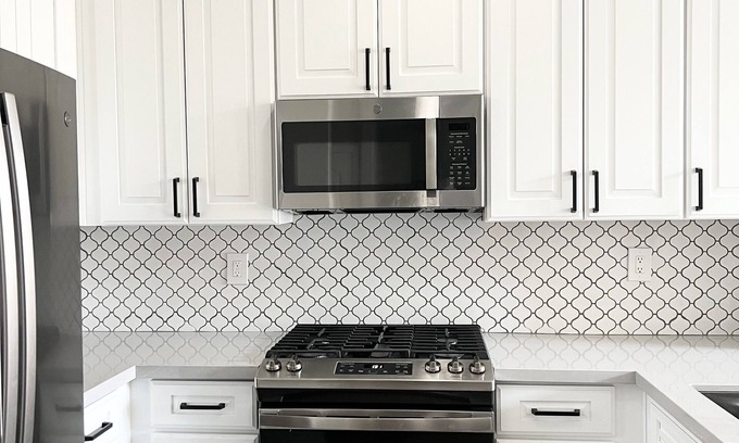 Topanga Casa | Lovely 3 bdrm 1mile to Beverly Center and The Grove