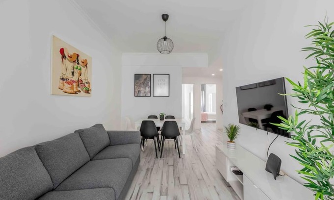 Queluz Apartamento | Lovely 3-bedroom condo w/free parking on premises