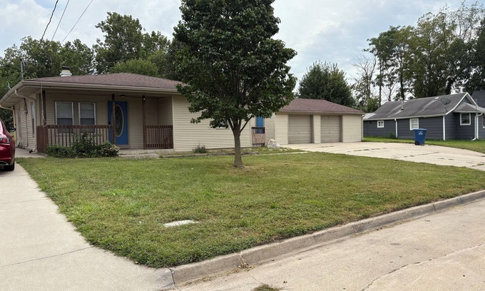 Berwick Casa | Lovely 3-bedroom house with AC in Des Moines
