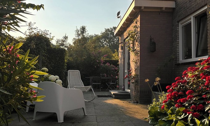 Elsrijk Casa | Lovely 3 bedroom Townhouse w/ big garden & parking 15 min from Amsterdam