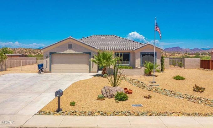 Wickenburg Casa | Lovely 3b/2b house with a view and direct access to the wash!