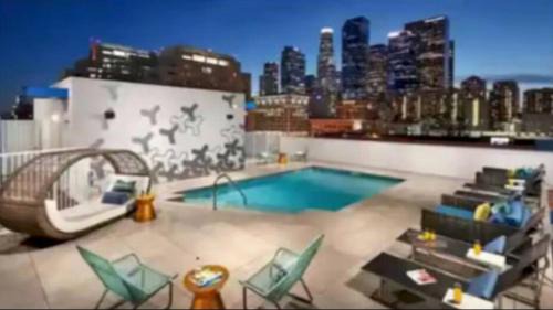 Historic Core Apartamento | Lovely 3BR Apt With Balcony And Rooftop Pool Plus Views