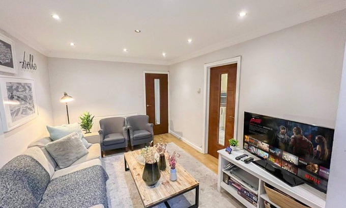 Brondesbury Apartamento | Lovely 4-BedRm Kilburn Flat w/ Garden & Parking near Hampstead Heath, Abbey Road