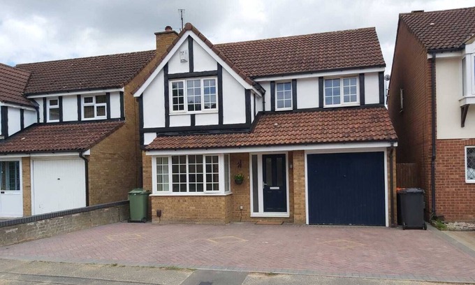 Dunstable Casa | Lovely 4 Bedroom home in Houghton Regis