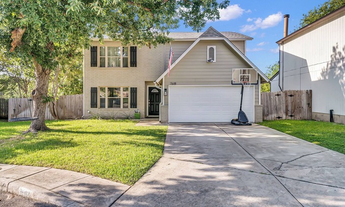Parkwood Casa | Lovely 4-bedroom house with a pool in San Antonio