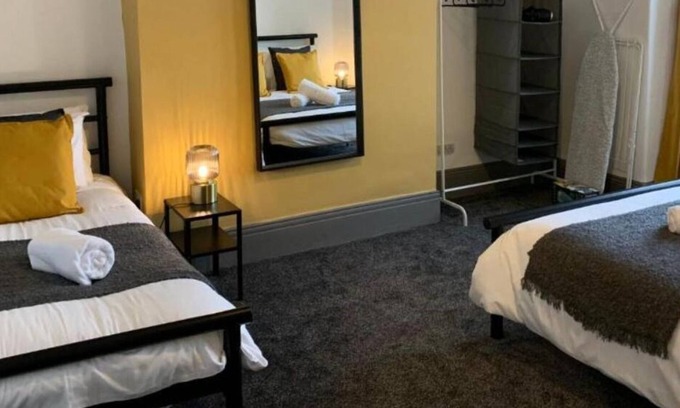 Gateshead Apartamento | Lovely 4-bedroom maisonette Gateshead free parking