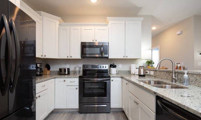 Myrtle Beach Apartamento | Lovely 4BR King Beds Steps To Beach & Pier #G