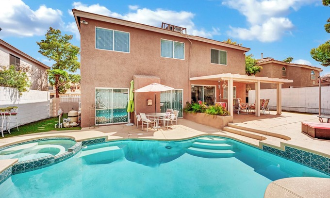 Silverado Ranch Casa | Lovely 6BR house with pool & SPA