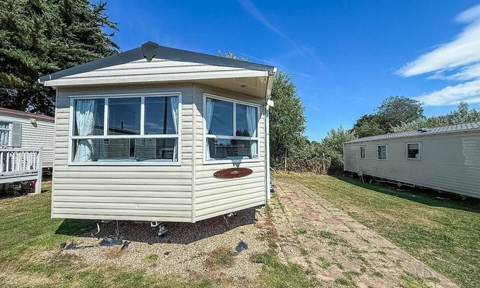 Clacton-on-Sea Casa | Lovely 8 berth caravan at Valley Farm Holiday Park ref 46829V