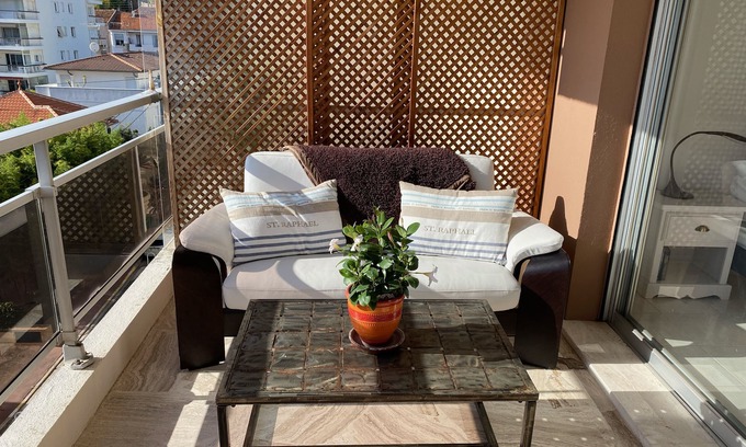 Cannes Apartamento | Lovely and bright apartment on the fifth floor with a large terrace. Garage!
