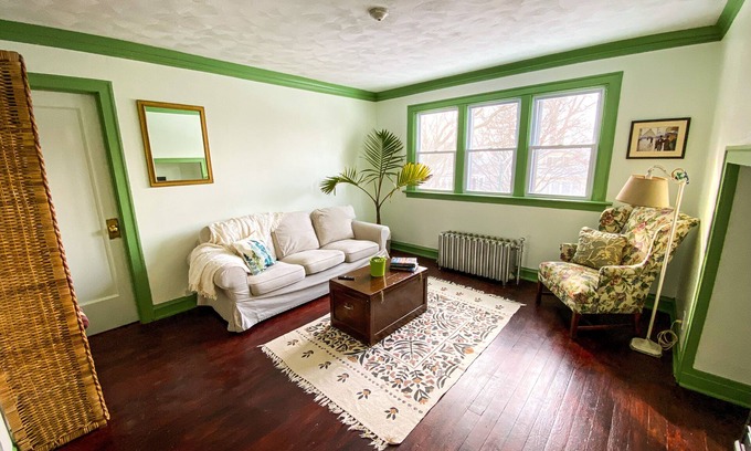 Norwood Park East Apartamento | lovely and cozy vintage two bedroom, 🐾friendly apartment