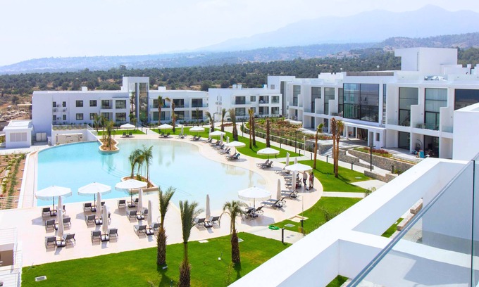 Esentepe Apartamento | Precioso y elegante apartamento con relajantes vistas al jardín.