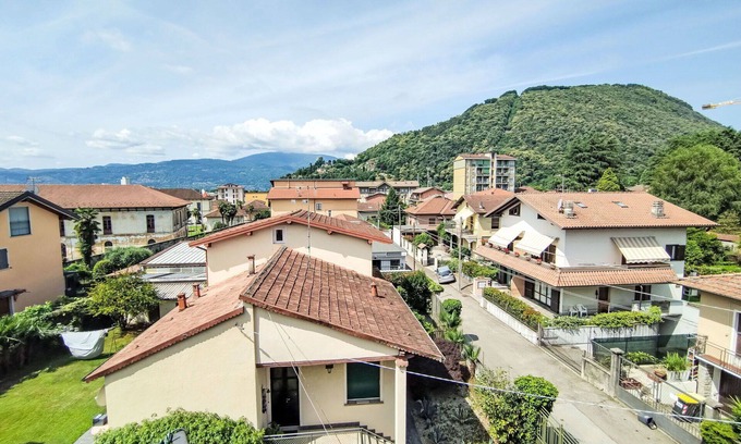Intra Apartamento | Bonito apartamento para 3 personas con TV, balcón, mascotas permitida y aparcamiento