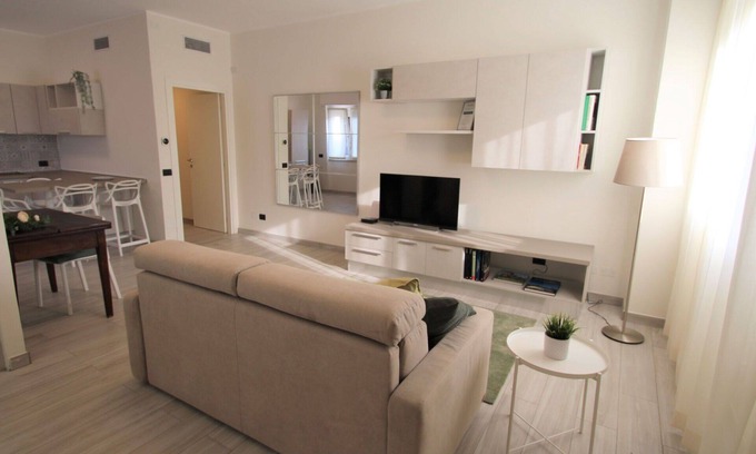 Bollate Apartamento | Hermoso apartamento para 4 personas con WIFI, A/C, TV y balcón