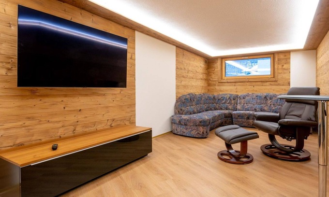 Saas Almagell Apartamento | Bonito apartamento para 6 personas con jacuzzi, WIFI, TV y balcón