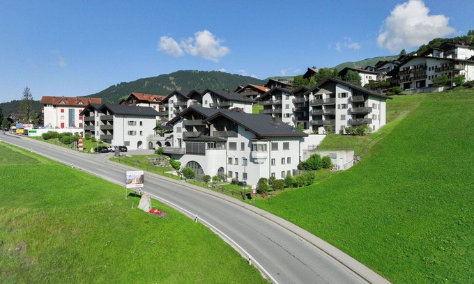 Falera Apartamento | Hermoso apartamento para 4 personas con piscina, WIFI, TV, balcón, vista panorámica y aparcamiento