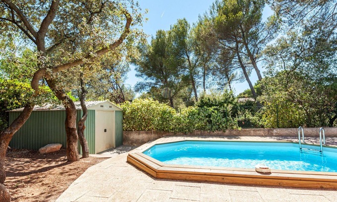 Lambesc Apartamento | Hermoso apartamento para 4 personas con WIFI, piscina, TV, patio, mascotas permitida y aparcamiento