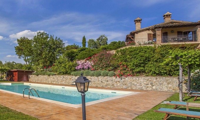Allerona Apartamento | Bonito apartamento para 4 personas con piscina, WIFI, TV, patio, mascotas permitida y aparcamiento