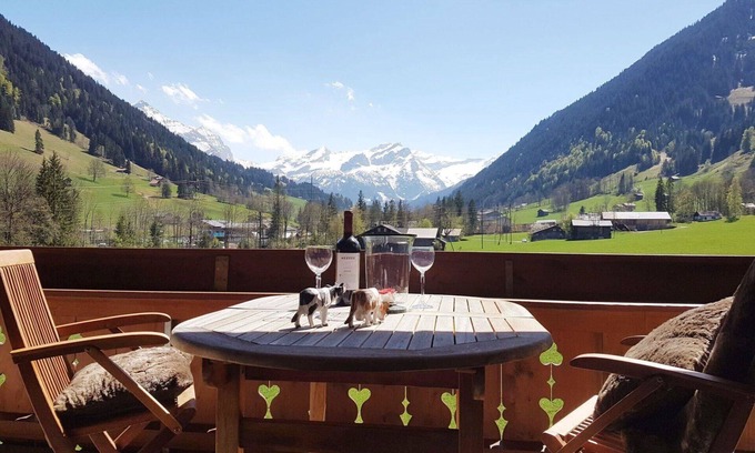 Gstaad Apartamento | Precioso apartamento para 4 personas con WIFI, TV y balcón