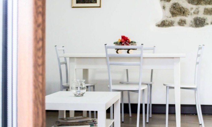 Ovasta Apartamento | Precioso apartamento para 4 personas con WIFI, TV, balcón, mascotas permitida y aparcamiento
