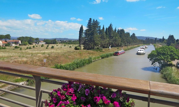 Azille Apartamento | Acogedor apartamento para 5 personas con piscina, WIFI, TV, terraza y mascotas permitida
