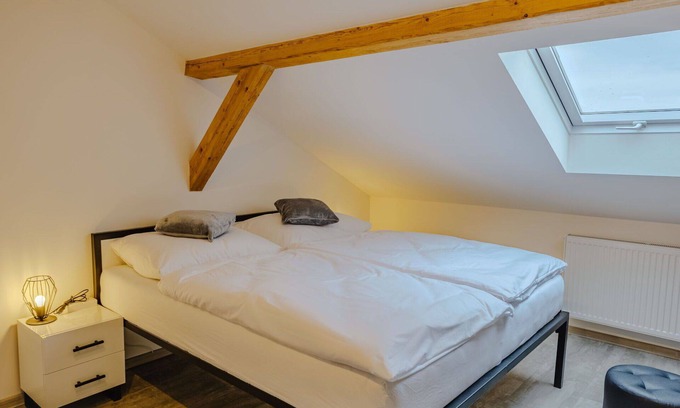 Trebon Apartamento | Precioso apartamento para 5 personas con WIFI, TV, terraza, vista panorámica y aparcamiento