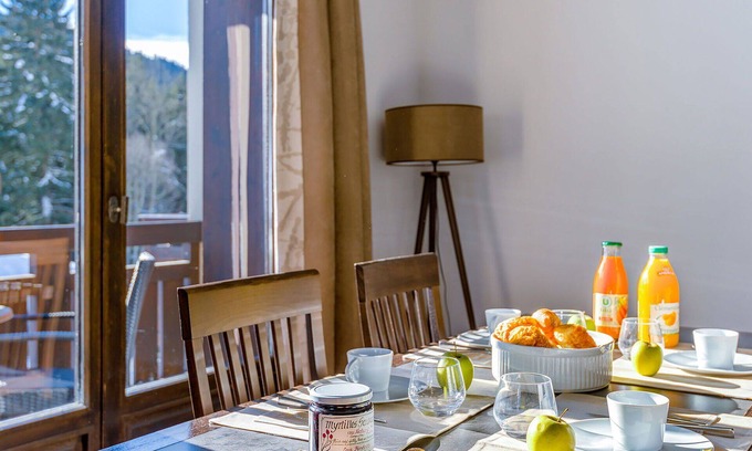 Les Gets Apartamento | Bonito apartamento para 6 personas con piscina, WIFI, TV, terraza, mascotas permitida y aparcamiento