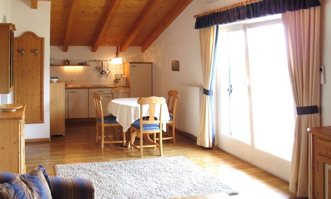 Merano Apartamento | Precioso apartamento con A/C, piscina, WIFI, TV, balcón, mascotas permitida y aparcamiento