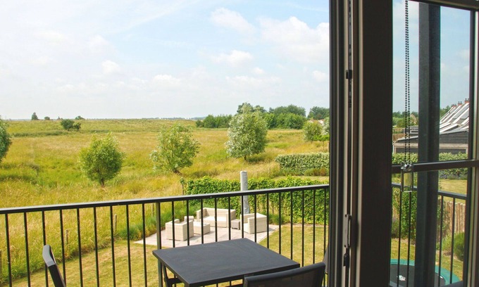 Colijnsplaat Apartamento | Lovely apartment for 4 people with hot tub, WIFI, TV, balcony and parking