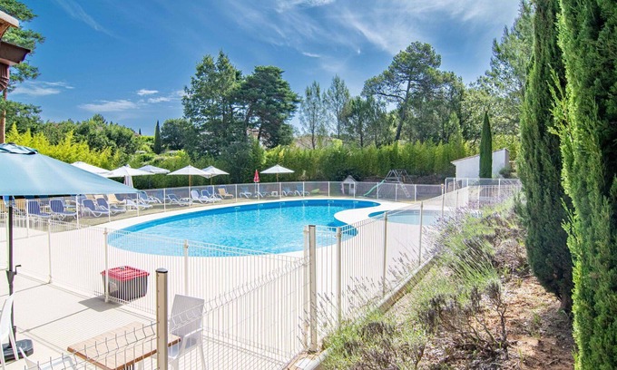 Nans-les-Pins Apartamento | Hermoso apartamento con WIFI, piscina privada, TV, terraza, mascotas permitida y aparcamiento