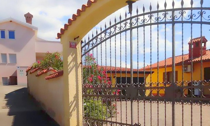 Dekani Apartamento | Precioso apartamento en Dekani con WiFi