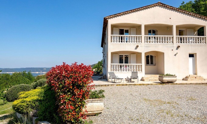 Bauduen Villa | Apartamento en villa con WIFI, TV, terraza, mascotas permitida, vista panorámica, aparcamiento