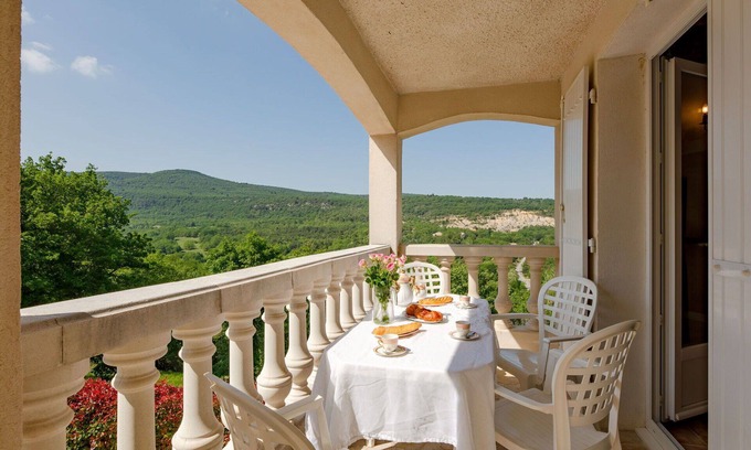 Bauduen Villa | Apartamento en villa con WIFI, TV, balcón, mascotas permitida, vista panorámica, aparcamiento