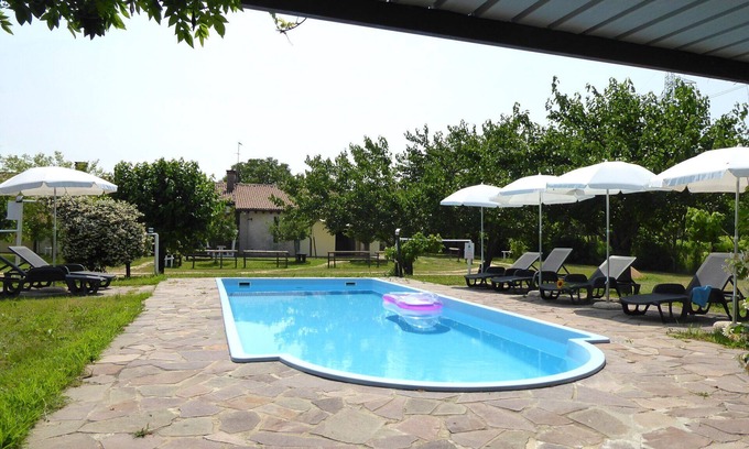 Silea Casa | Lovely apartment in villa for 4 people with pool, A/C, WIFI and patio