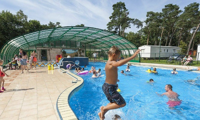 Municipality of Arnhem Casa | Bonito apartamento en villa con piscina, WIFI, TV, terraza, mascotas permitida y aparcamiento