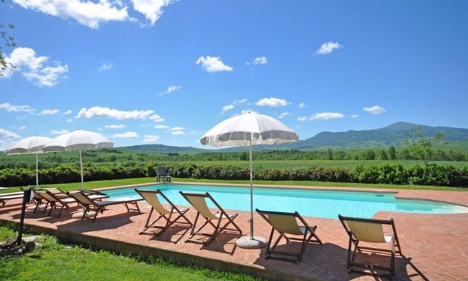 Gallina Apartamento | Hermoso apartamento con WIFI, piscina, TV, vista panorámica y aparcamiento, cerca de Montepulciano