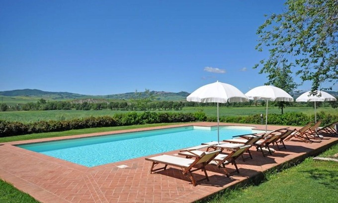 Gallina Apartamento | Acogedor apartamento con WIFI, piscina, TV, vista panorámica y aparcamiento, cerca de Montepulciano