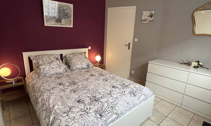 Romagnat Apartamento | Lovely apartment to rent with sheltered pool in Auvergne near the Puys mountains