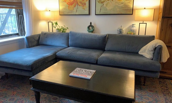 Ukrainian Village Apartamento | Lovely Apt with Queen Beds, Fireplace, Close to Subway, Sleeps 4