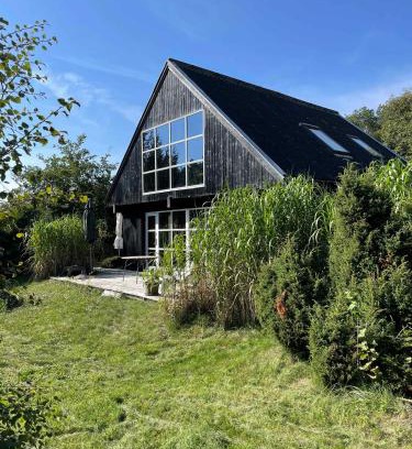 Øer Strand Casa | Lovely Beach Home Enveloped In Green Surroundings
