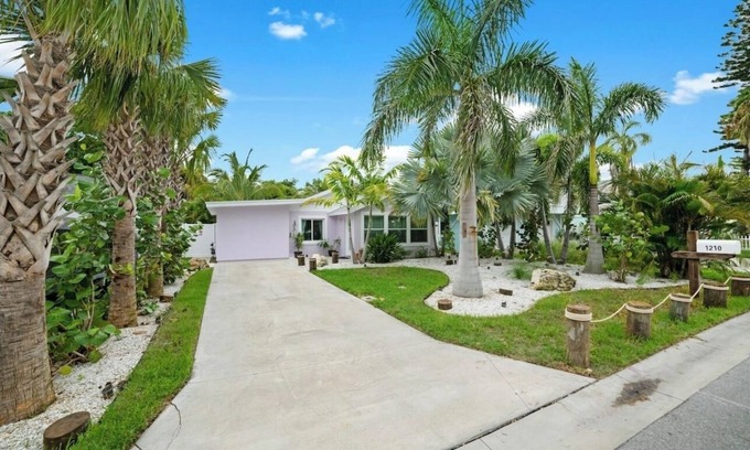 Indian Rocks Beach Casa | Lovely beach house by gorgeous water