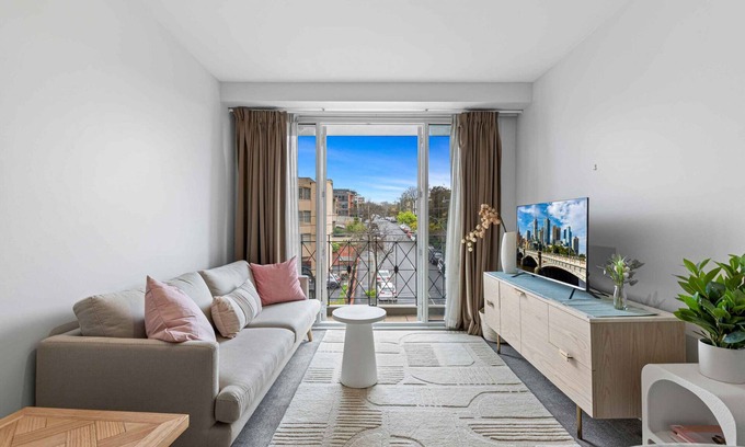 South Yarra Apartamento | Lovely Boutique 1-Bed Unit with Gym & Pool